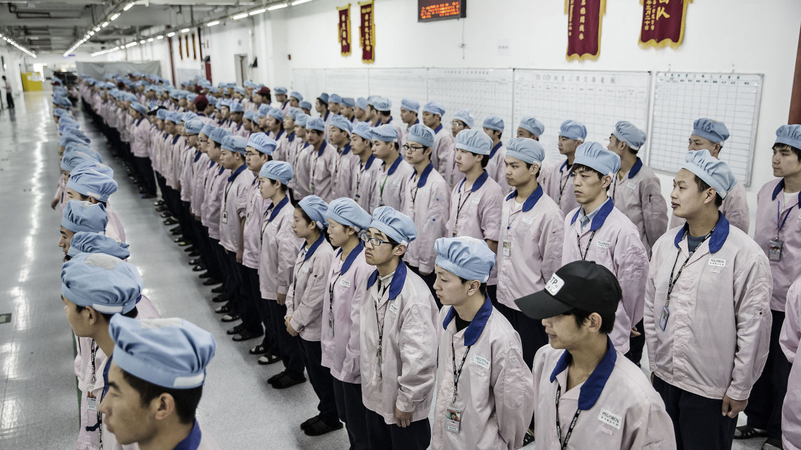 Το Bloomberg μπήκε στο πιο μυστικοπαθές εργοστάσιο όπου φτιάχνονται τα iPhone 